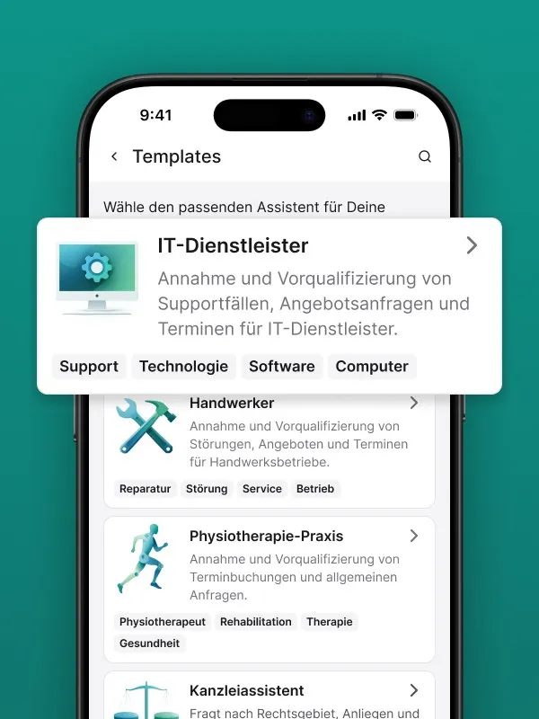 Smartphone-Bildschirm mit der Vorlagenübersicht einer Assistenten-App. Die Vorlage ‚IT-Dienstleister‘ ist hervorgehoben. Beschreibung: Annahme und Vorqualifizierung von Supportfällen, Angebotsanfragen und Terminen für IT-Dienstleister. Darunter Schlagworte: Support, Technologie, Software, Computer. Im Hintergrund sind weitere Vorlagen wie ‚Handwerker‘, ‚Physiotherapie-Praxis‘ und ‚Kanzleiassistent‘ sichtbar.